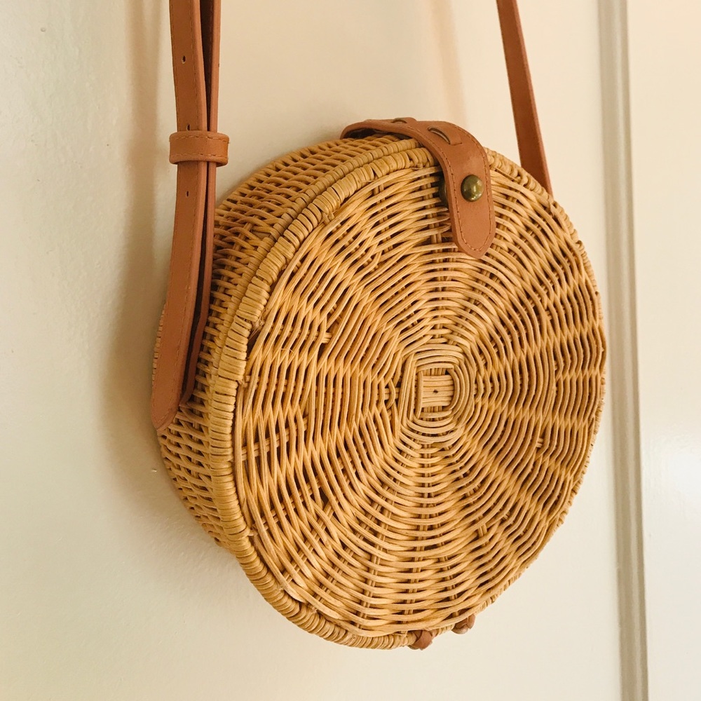 Universal Thread Straw Rattan Circle Bag